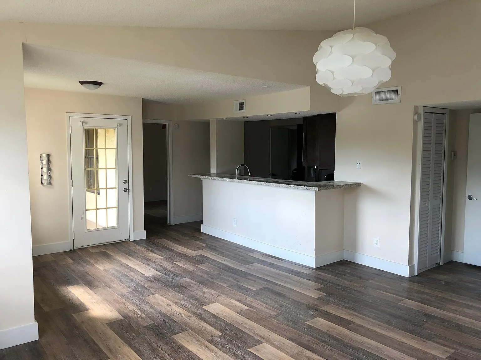 2 bed, 1090 sqft, $2,550 — Photo 1