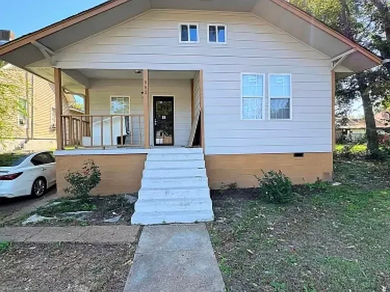3 bed, 1386 sqft, $1,350 — Photo 1