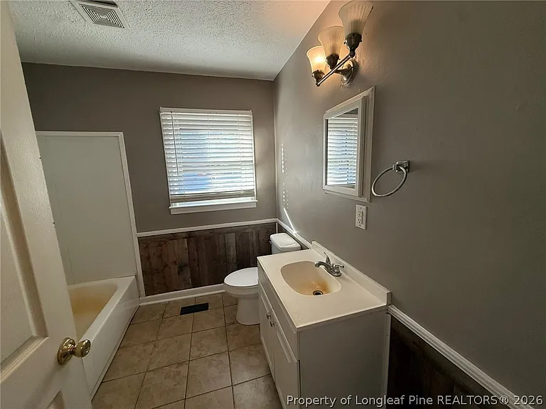 2223 Carbine St — Photo 5