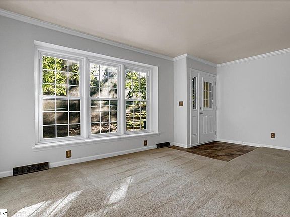 3rd image of 603 Great Glen Ct