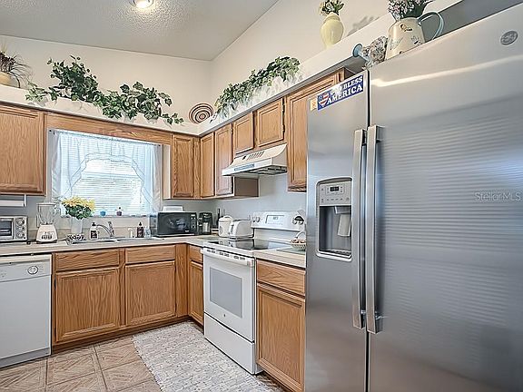 5th image of 728 Glen Oaks Dr