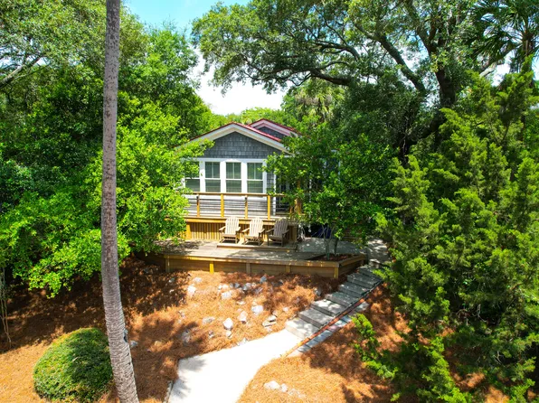 208 E Cooper Ave, Folly Beach, SC 29439