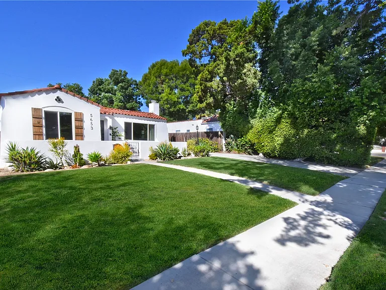 5653 Beck Ave — Photo 2