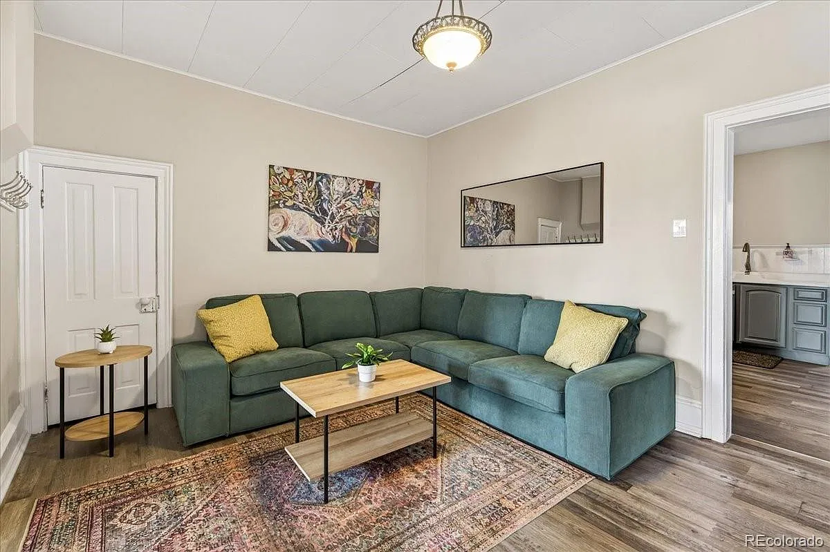 3 bed, 1648 sqft, $2,400 — Photo 2