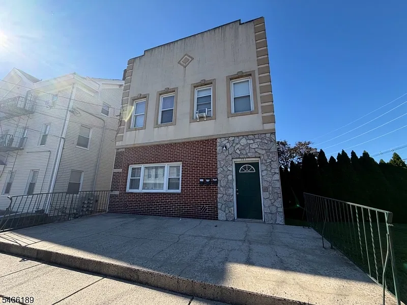 1 bed, 1.0 bath, $1,600 — Photo 1