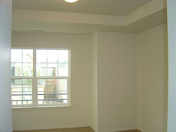 4th image of 951 SE Marinette Ave