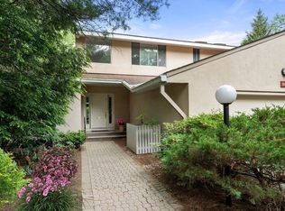 204 Allandale Rd #A, Chestnut Hill, MA 02467