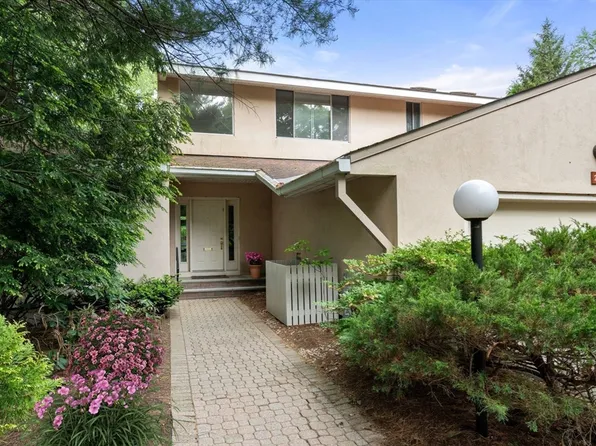 204 Allandale Rd #A, Chestnut Hill, MA 02467