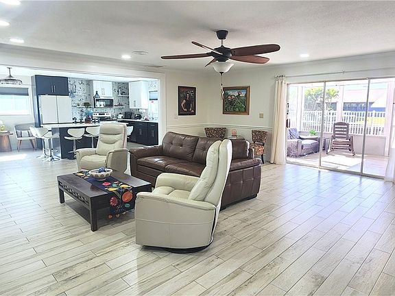 5th image of 4543 Gulf Ave