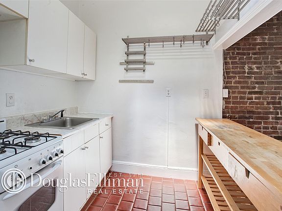 3rd image of 314 W 102nd St APT 4
