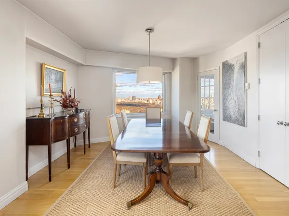 20 West 64th Street image 3 of 13