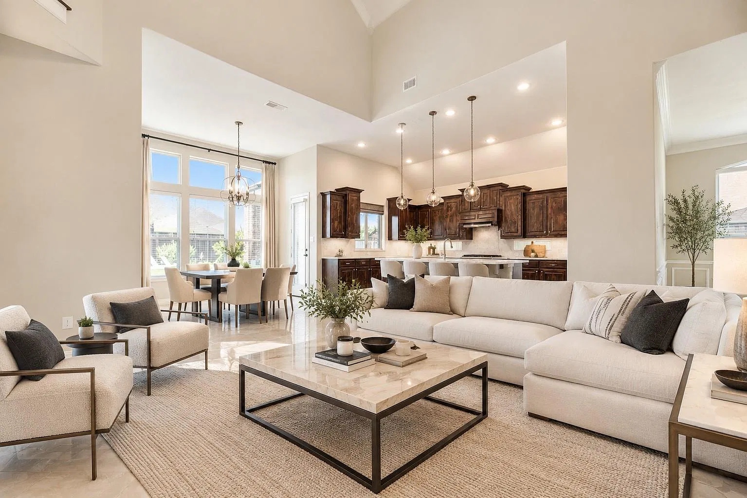 5 bed, 4159 sqft, $5,750 — Photo 1