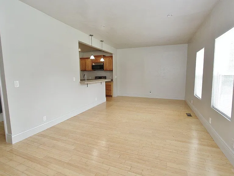 616 9th Ave S — Photo 3