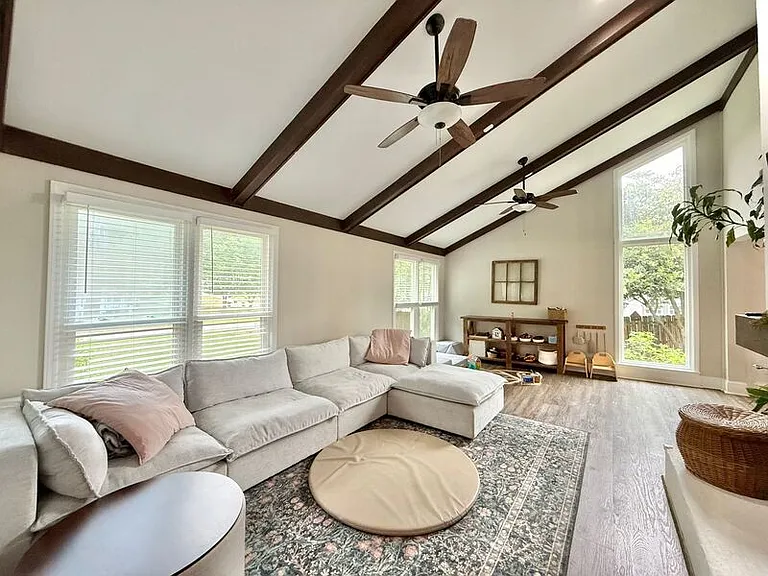 908 Plateau Ln — Photo 9
