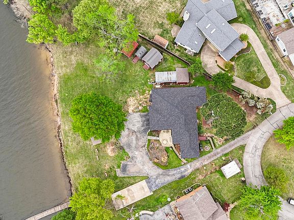 4th image of 22690 Cherry Ln