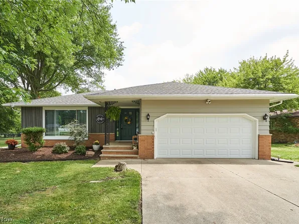 8223 Wesley Dr, Strongsville, OH 44136