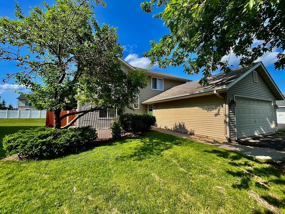 817 Jack Russell Ave