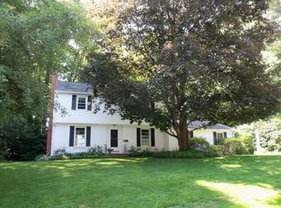 17 Crestwood Dr, Gardner, MA 01440