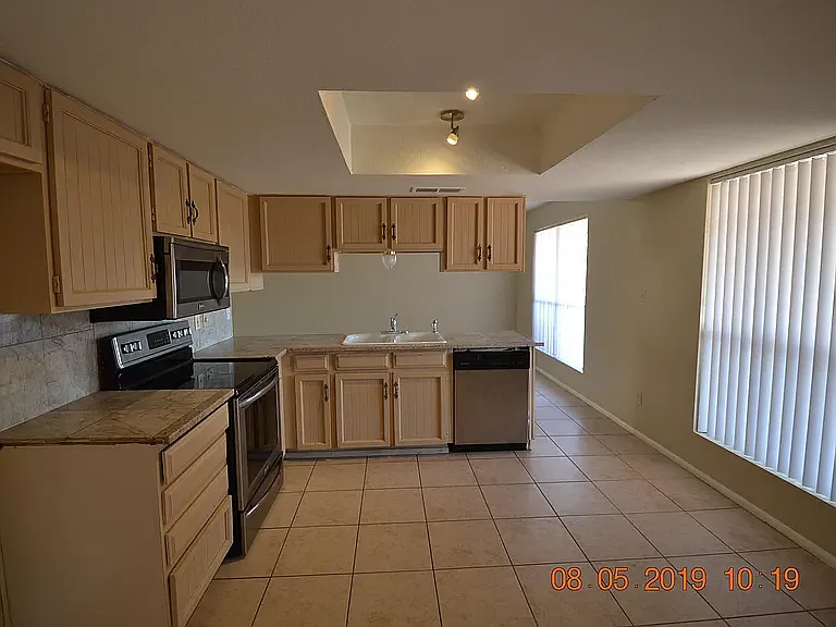 Building Photo - 1431 W Behrend Dr