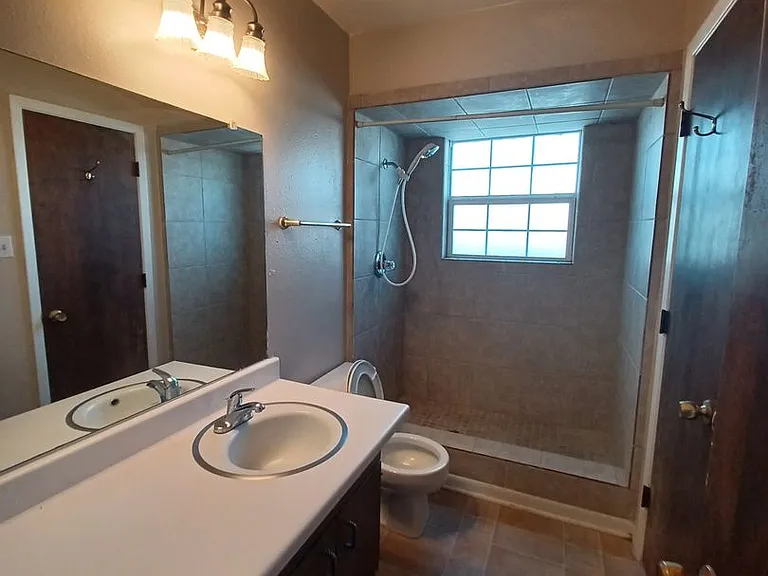 1293 Colonial Pkwy — Photo 9