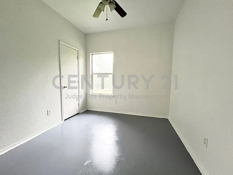 2809 Newport Ave — Photo 9