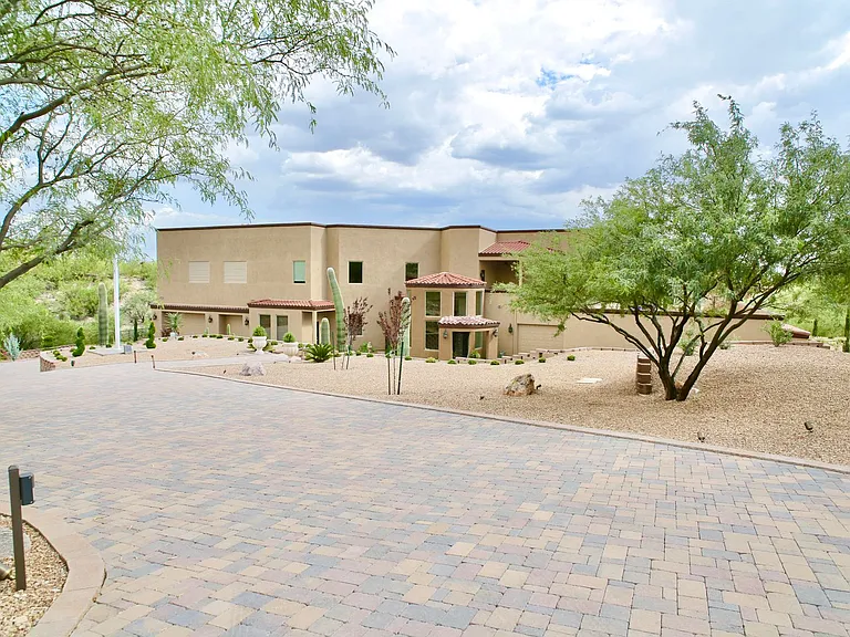 3900 N Camino Blanco #1 — Photo 21