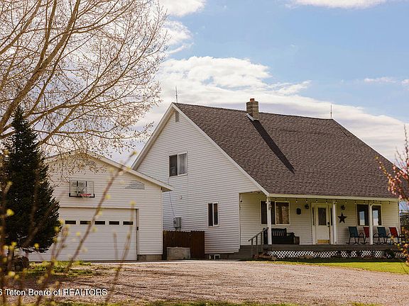 4th image of 2384 Fairview S