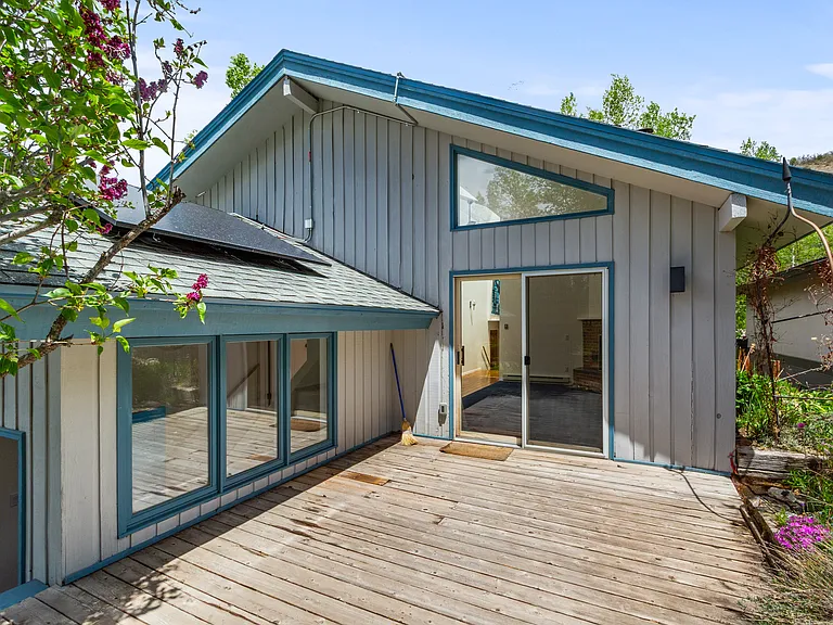 144 Fairway Dr — Photo 2