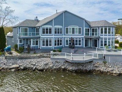 2195 Riverside Pointe Dr, Saint Joseph, MI, 49085