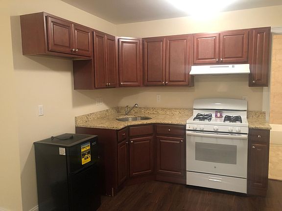 2nd image of 102 Berkshire Ln Floor 1