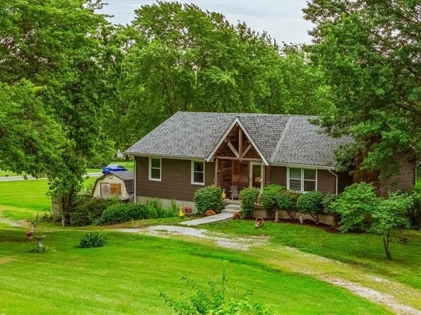 13501 E Prairie Dr, Peculiar, MO 64078