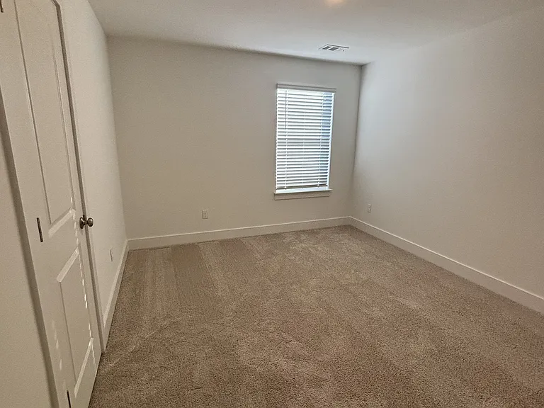 1008 Timothy Ln — Photo 10