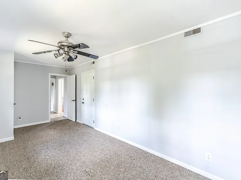 302 E Valley Rd NE — Photo 12