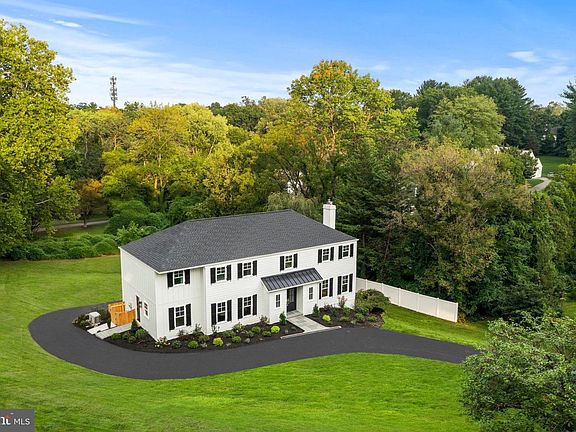 2nd image of 538 Camp Woods Cir