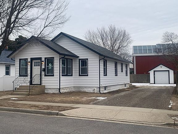 2nd image of 32 Marion St