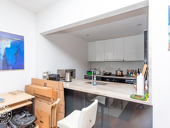 3rd image of 164 Kent Ave #3T