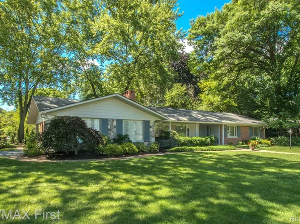 19415 Riverside Dr, Beverly Hills, MI 48025