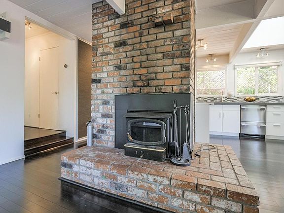 4th image of 555 Davidson Way
