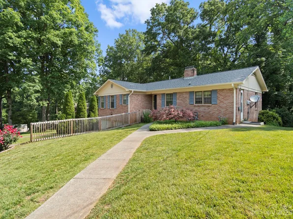 110 Rockview Ln, Morganton, NC 28655