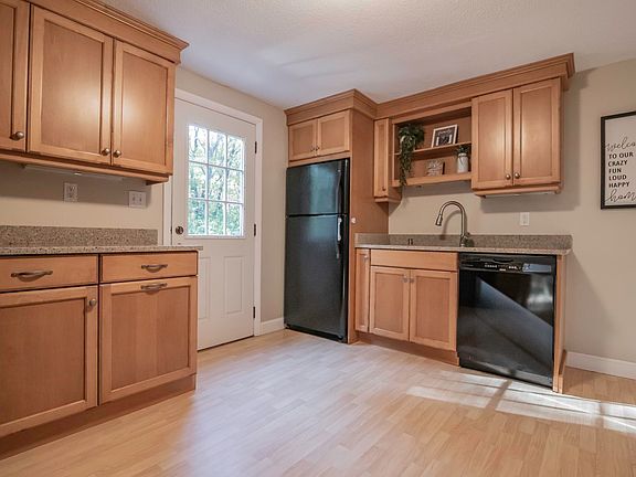 4th image of 6 AUBURN Street #3
