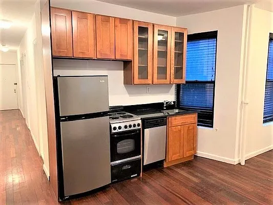 Rented by Dynamik Realty | media 12