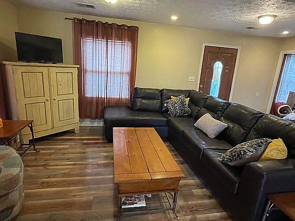 3rd image of 315 Orchard Ave