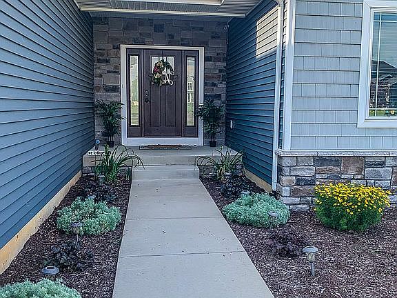 3rd image of 611 Camrose Ct