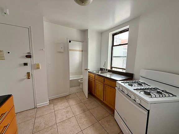 3rd image of 25-38 Astoria Blvd #16