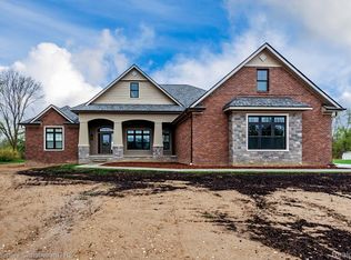 1933 Shane Ct, Oxford, MI 48370