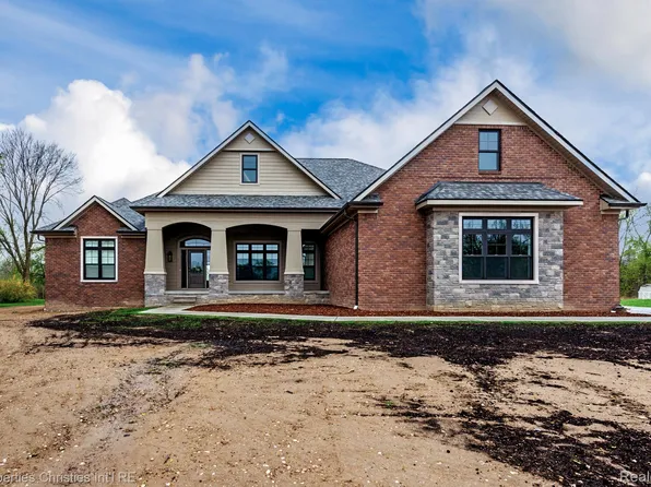 1933 Shane Ct, Oxford, MI 48370