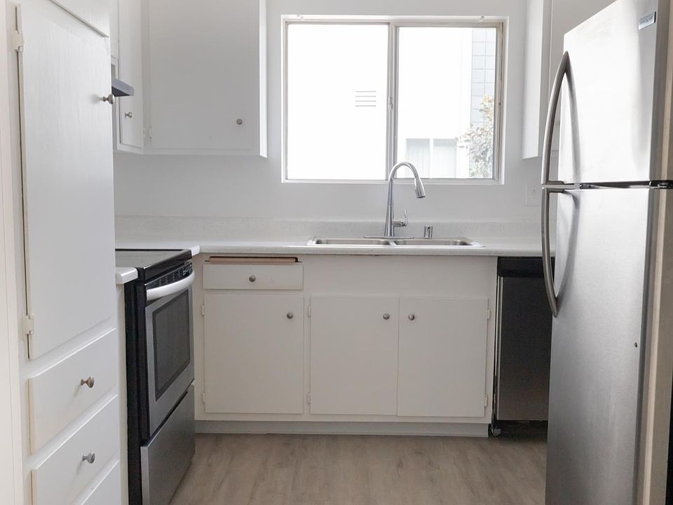 1st image of 7548 Parkway Dr #1-V