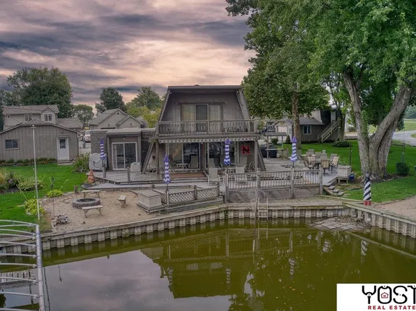 2112 Mid Lake Dr, Union, NE 68455