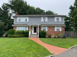 1 Mack Pl, Bethpage, NY