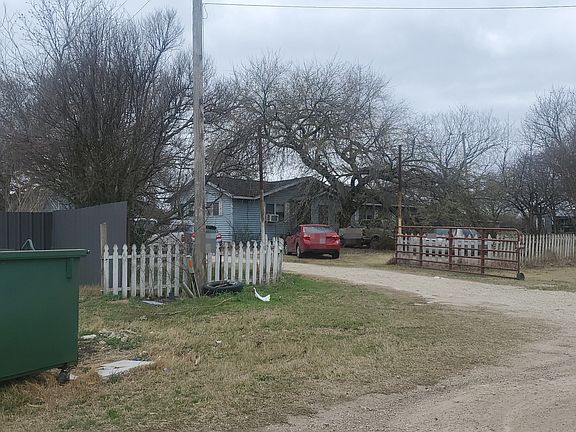 3rd image of 4001 Daniels Pl
